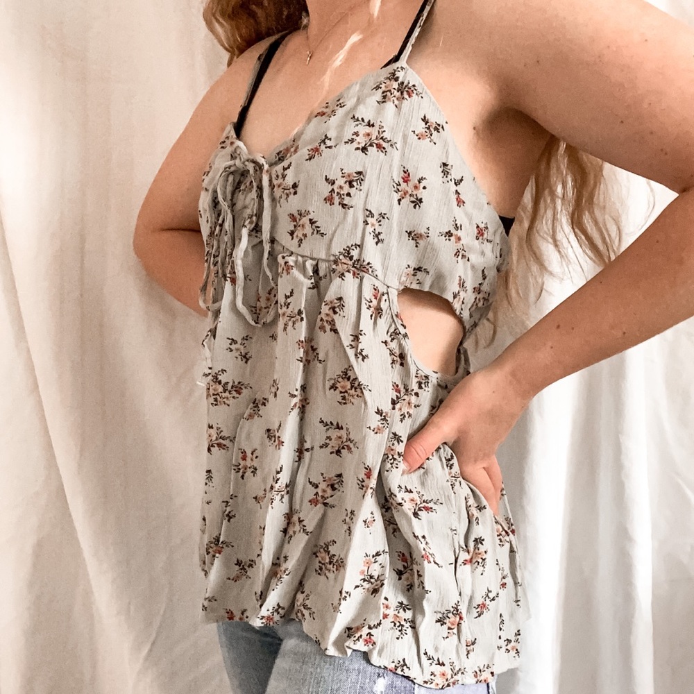 American Eagle Outfitters Light Gray Floral Tie-Front Tank Top